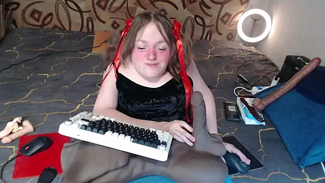 Snapshot of MiniNatalie chatting on 7, 3, 2025 MiniNatalie online show from 7, 3, 2025