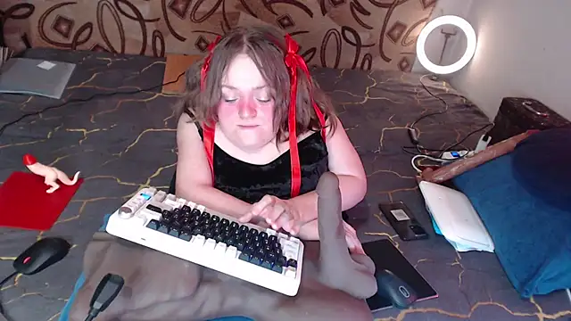 Snapshot of MiniNatalie chatting on 8, 3, 2025 MiniNatalie online show from 8, 3, 2025