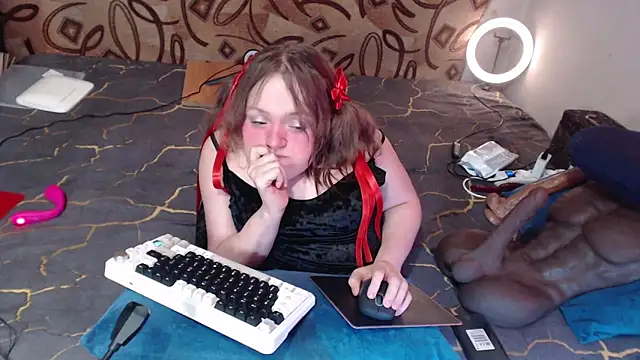 Snapshot of MiniNatalie chatting on 8, 3, 2025 MiniNatalie online show from 8, 3, 2025