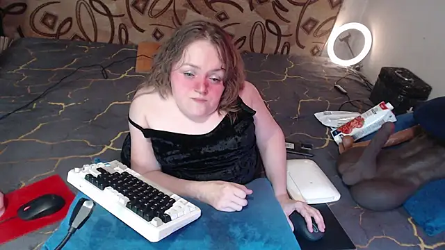 Snapshot of MiniNatalie chatting on 9, 3, 2025 MiniNatalie online show from 9, 3, 2025