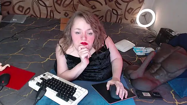 Snapshot of MiniNatalie chatting on 11, 3, 2025 MiniNatalie online show from 11, 3, 2025