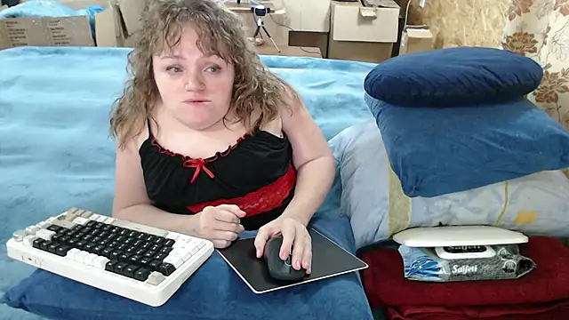 Snapshot of MiniNatalie chatting on 9, 9, 2025 MiniNatalie online show from 9, 9, 2025