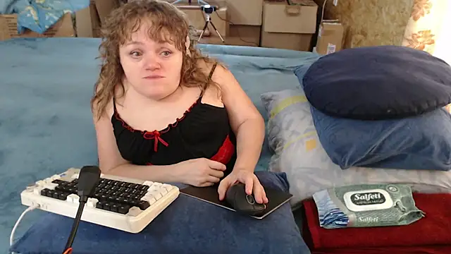 Snapshot of MiniNatalie chatting on 10, 9, 2025 MiniNatalie online show from 10, 9, 2025