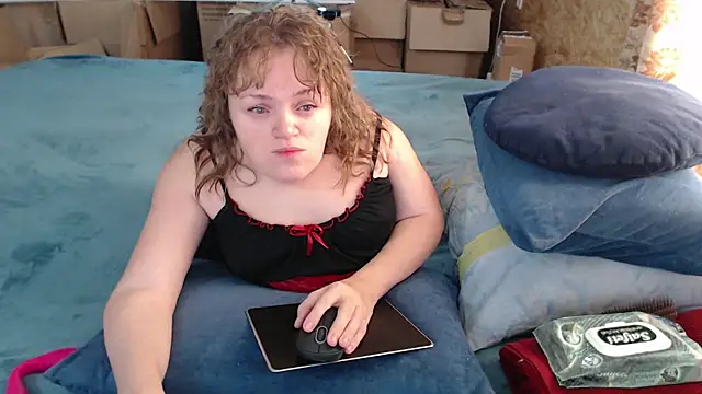 Snapshot of MiniNatalie chatting on 12, 9, 2025 MiniNatalie online show from 12, 9, 2025