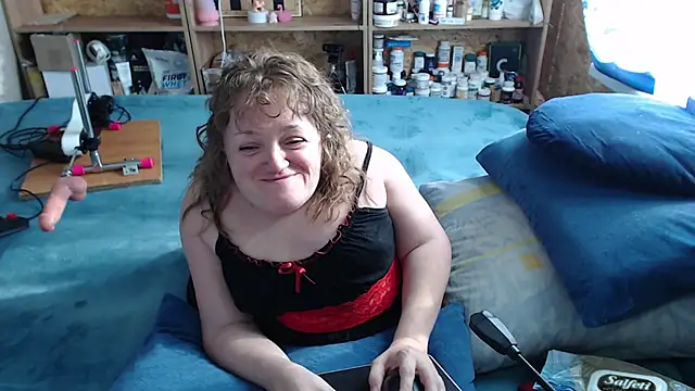 Snapshot of MiniNatalie chatting on 1, 10, 2025 MiniNatalie online show from 1, 10, 2025