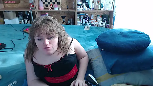 Snapshot of MiniNatalie chatting on 14, 10, 2025 MiniNatalie online show from 14, 10, 2025