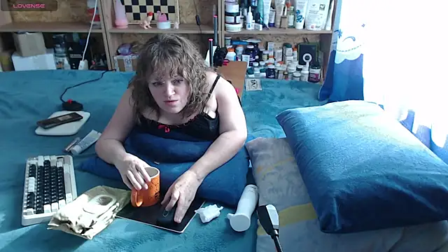 Snapshot of MiniNatalie chatting on 16, 10, 2025 MiniNatalie online show from 16, 10, 2025