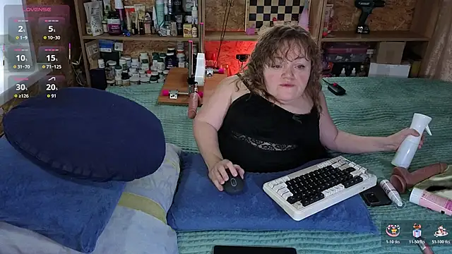 Snapshot of MiniNatalie chatting on 9, 11, 2025 MiniNatalie online show from 9, 11, 2025