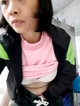 Snapshot of Aninyin22 chatting on 21, 11, 2025 Aninyin22 online show from 21, 11, 2025