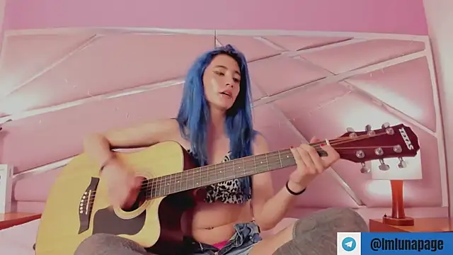 Snapshot of Lunapage chatting on 7, 2, 2025 Lunapage online show from 7, 2, 2025