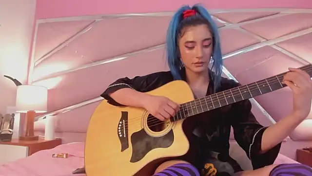 Snapshot of Lunapage chatting on 5, 3, 2025 Lunapage online show from 5, 3, 2025