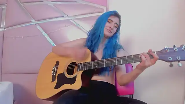 Snapshot of Lunapage chatting on 6, 3, 2025 Lunapage online show from 6, 3, 2025