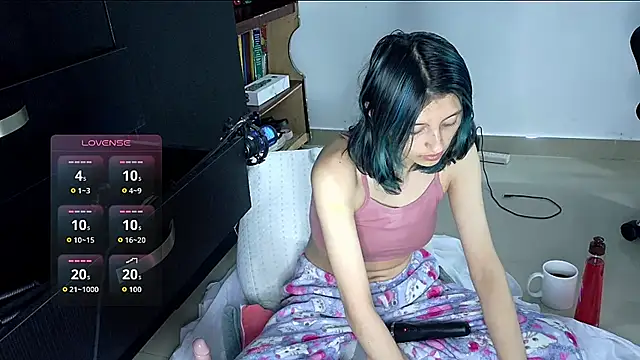 Snapshot of Camila---torres chatting on 4, 10, 2025 Camila---torres online show from 4, 10, 2025