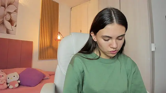 mia nevaeh online show from 3, 3, 2025