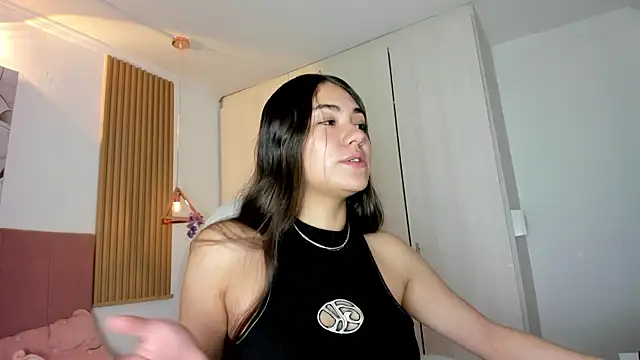 mia nevaeh online show from 19, 5, 2026