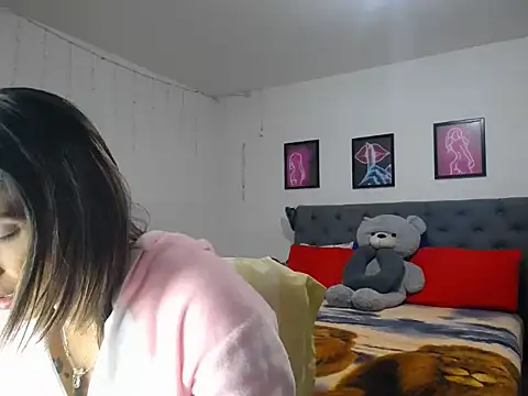 Corina hot online show from 13, 4, 2026