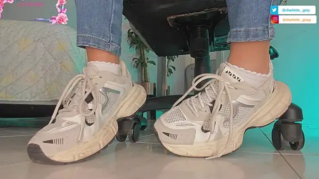 charlotte  grey online show from 25, 10, 2025