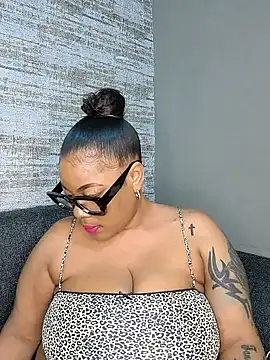 Snapshot of ExclusiveLeexx chatting on 27, 2, 2025 ExclusiveLeexx online show from 27, 2, 2025