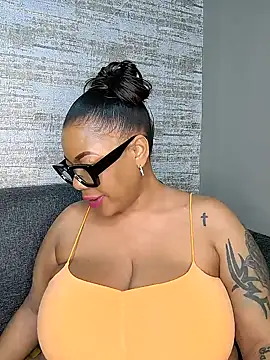 Snapshot of ExclusiveLeexx chatting on 1, 3, 2025 ExclusiveLeexx online show from 1, 3, 2025