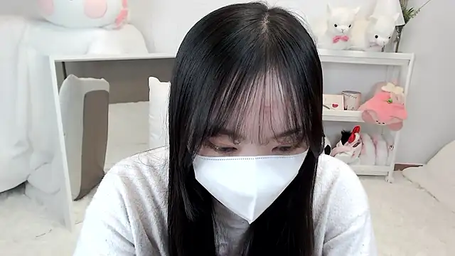 Snapshot of momo_room chatting on 17, 4, 2026 momo room online show from 17, 4, 2026