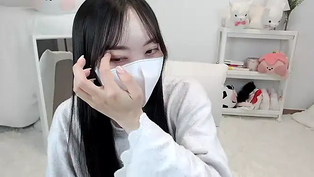 Snapshot of momo_room chatting on 4, 5, 2026 momo room online show from 4, 5, 2026