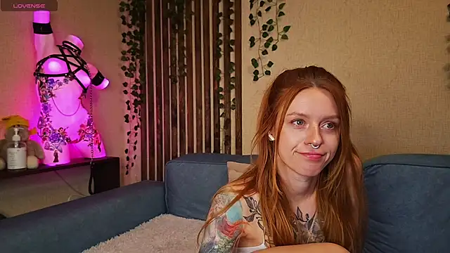 Snapshot of _SweetFox_ chatting on 12, 9, 2025  SweetFox  online show from 12, 9, 2025