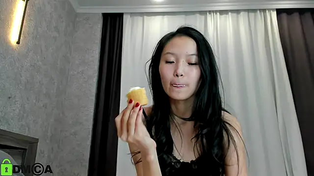 Snapshot of ailey_chao chatting on 4, 12, 2024 ailey chao online show from 4, 12, 2024
