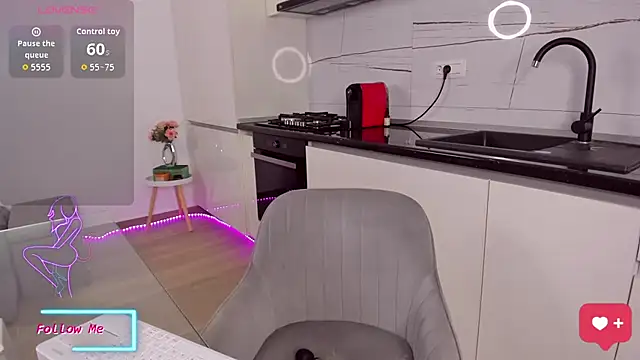 Snapshot of CelyneMay chatting on 7, 11, 2025 CelyneMay online show from 7, 11, 2025