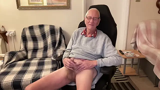 Snapshot of cutaboverest chatting on 5, 11, 2025 cutaboverest online show from 5, 11, 2025