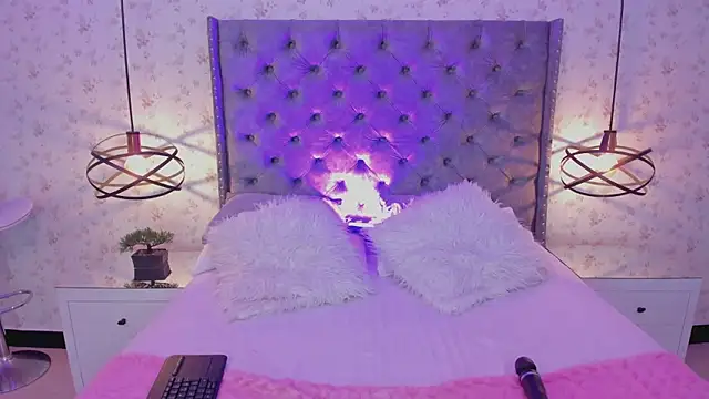 Snapshot of MiaWinx chatting on 6, 1, 2025 MiaWinx online show from 6, 1, 2025