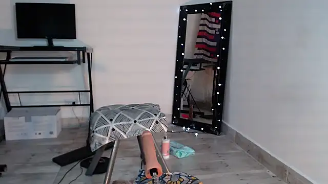 Amelie hills02 online show from 8, 2, 2025