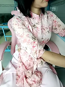 Snapshot of ___Erin___ chatting on 11, 9, 2025 Erin online show from 11, 9, 2025