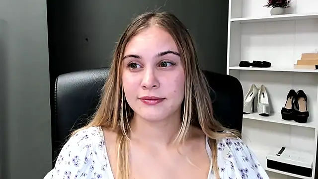 Snapshot of kitty_valeria chatting on 27, 7, 2026 kitty valeria online show from 27, 7, 2026