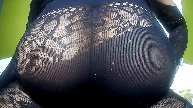 Snapshot of Queenboobs61 chatting on 15, 4, 2026 Queenboobs61 online show from 15, 4, 2026