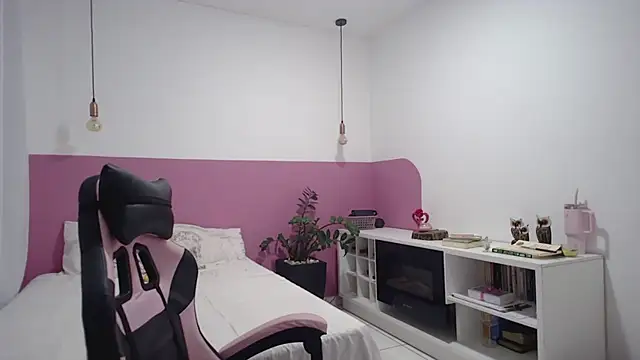 Snapshot of YasmimBrasil chatting on 8, 6, 2026 YasmimBrasil online show from 8, 6, 2026