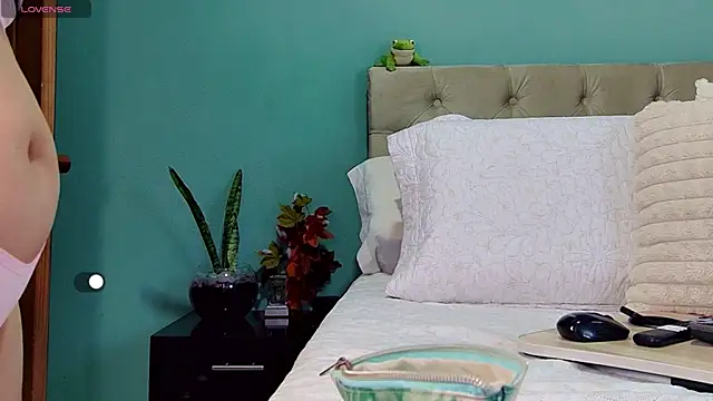 yanella fire online show from 16, 11, 2025