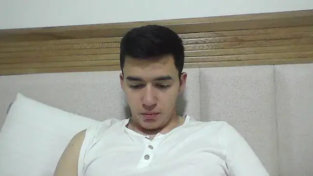 Snapshot of Estebitan_vm chatting on 11, 10, 2025 Estebitan vm online show from 11, 10, 2025