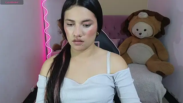 Snapshot of Chiara_tay chatting on 7, 11, 2025 Chiara tay online show from 7, 11, 2025