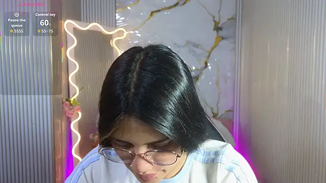 Snapshot of Chiara_tay chatting on 17, 4, 2026 Chiara tay online show from 17, 4, 2026