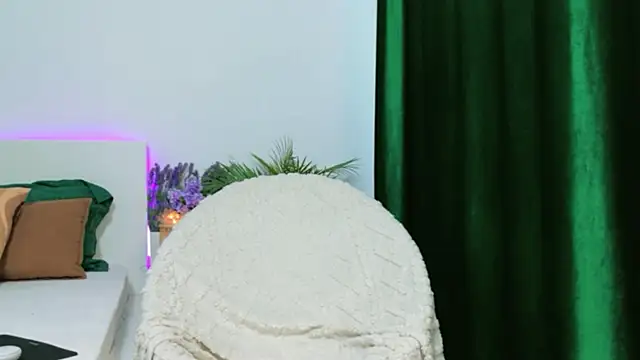 Snapshot of zoey_marie chatting on 13, 6, 2026 zoey marie online show from 13, 6, 2026