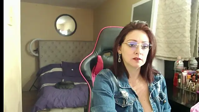 Carol Scottt online show from 10, 11, 2025