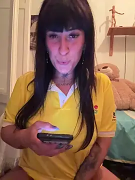 Snapshot of CarolaDrago chatting on 21, 4, 2026 CarolaDrago online show from 21, 4, 2026