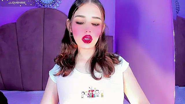 ValeriaAguilar online show from 9, 3, 2026