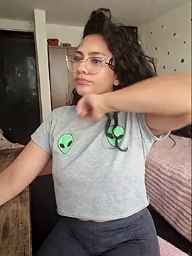 Thaliacooper  online show from 10, 2, 2026