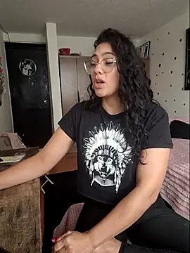 Thaliacooper  online show from 10, 4, 2026