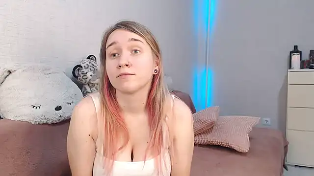 lovely hayley online show from 4, 11, 2025