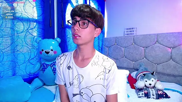 OwenBluee online show from 11, 12, 2024