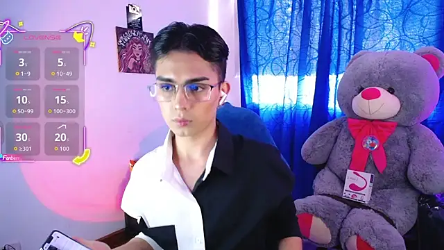 Snapshot of OwenBluee chatting on 13, 7, 2026 OwenBluee online show from 13, 7, 2026