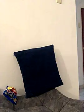 SweetLatiin  online show from 8, 11, 2025