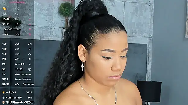 Snapshot of Salome_Diaz_ chatting on 19, 2, 2025 Salome Diaz  online show from 19, 2, 2025